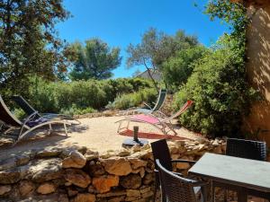 Villages vacances Les Garrigues de la Vallee des Baux : photos des chambres