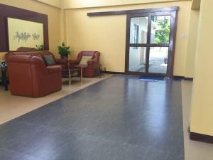 Family Beachfront Apartelle