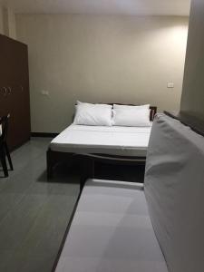 Family Beachfront Apartelle