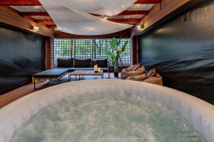 Downtown Wabi-Sabi loft Terrace&Jacuzzi Old Town
