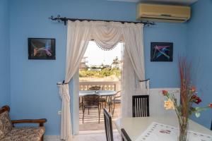 Large cozy house near the sea