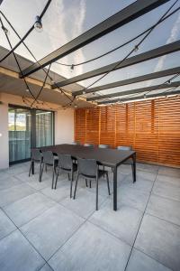 SkyLuxe Old Town Penthouse