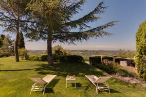 Villa with Garden View