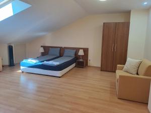 Family Studio 407, Villa park