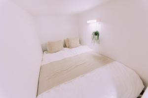 New! 7 Top floor Japandi loft in Prime Location