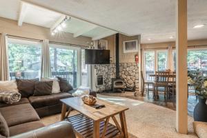 Sierra Park Villas #76, Updated 1 Bedroom + 2 Lofts, 2 Bath, Sleeps 6!