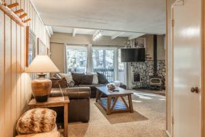 Sierra Park Villas #76, Updated 1 Bedroom + 2 Lofts, 2 Bath, Sleeps 6!