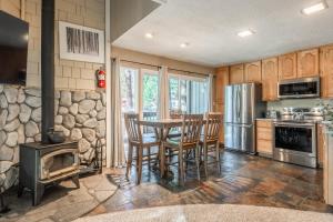 Sierra Park Villas #76, Updated 1 Bedroom + 2 Lofts, 2 Bath, Sleeps 6!