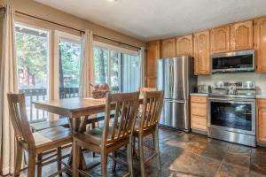 Sierra Park Villas #76, Updated 1 Bedroom + 2 Lofts, 2 Bath, Sleeps 6!