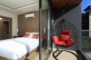 2 bdr Apartment Calypso Garden NaiHarn Beach by Capital Pro CGC-310