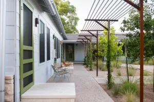 Talbot Commons Hotel - 圆石城