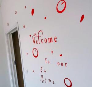 APPARTAMENTO ROSSO - OVER THE RAINBOW APARTMENTS - LIDO di JESOLO -check in and check out on Saturday