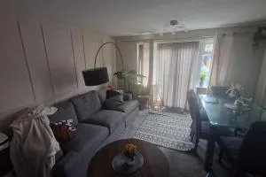 Cosy 3 bed House in Dudley DY1 - 提普顿