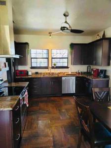 HILL COUNTRY HOME 15 ACRES,BILLIARD,FIREPIT,POOL,WINERY, Next to Flat Creek Winery