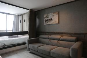 Val Tho - New - Ski in - Near slalom