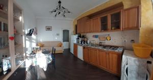 Tania House, Metro Italia 61
