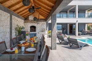 Luxury Villa POCRNJA -heated pool, sauna, jacuzzi, pool table