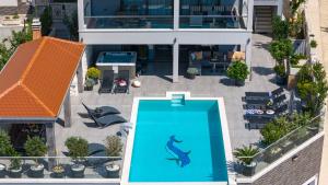 Luxury Villa POCRNJA -heated pool, sauna, jacuzzi, pool table