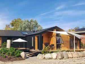 Werder Chalet -- WOLKE 7 -- Ostsee-Strand 150m I Sauna I eKamin I Tiny House für 2 Personen I by "Meyers am Meer"