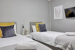 Rayleigh Weir - Luxury 3 bedroom house with games room