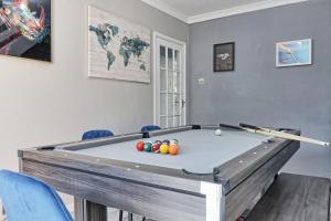 Rayleigh Weir - Luxury 3 bedroom house with games room