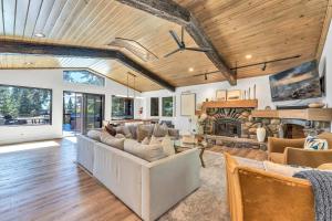 Modern Mountain Luxury Retreat, Hot Tub & Grill