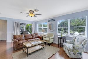 Bike to Beach, Heated Pool, Sleeps 12