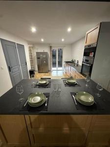 Villas Sublime maison de 2 etages avec cour : photos des chambres