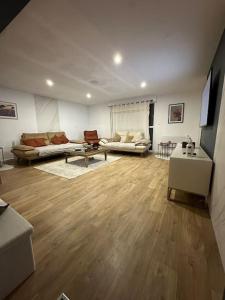 Sublime maison de 2 étages avec cour