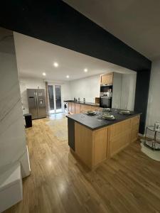 Villas Sublime maison de 2 etages avec cour : photos des chambres