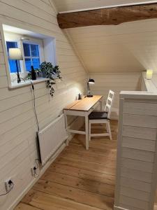 Triple Room with Private Bathroom room in Vasacenter B&B