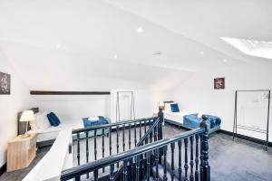 MODERN DUPLEX APARTMENT LOCATED NEAR CITY CENTRE with FREE PARKING, WI FI & NETFLIX BY AI ESTATE GROUP