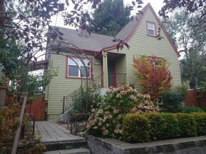 Cozy One Bed Suite in the Heart of Ballard