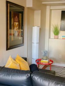 Cozy One Bed Suite in the Heart of Ballard