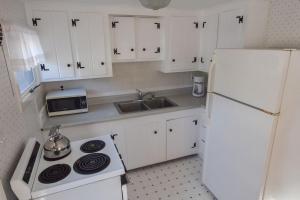 15556 - Walk to Skaket Beach or Bike to Rail Trail w Outdoor Shower SUP Board Ping Pong Table