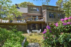 Waterfront on Pond w Private Beach