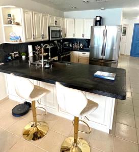 Pelicans Cove Beach Front Condo - Puerto Penacso