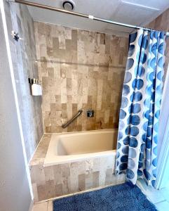 Pelicans Cove Beach Front Condo - Puerto Penacso