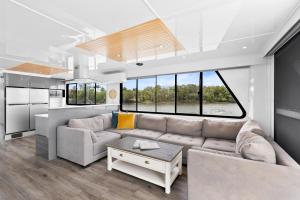 Coomera Houseboats