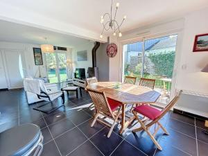 Maisons de vacances Maison calme, proche tennis, 3 chambres, terrasse, Wi-Fi, parking - FR-1-361-554 : photos des chambres