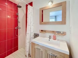 Maisons de vacances Maison calme, proche tennis, 3 chambres, terrasse, Wi-Fi, parking - FR-1-361-554 : photos des chambres