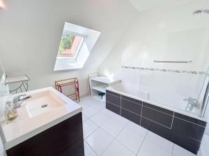 Maisons de vacances Maison calme, proche tennis, 3 chambres, terrasse, Wi-Fi, parking - FR-1-361-554 : photos des chambres