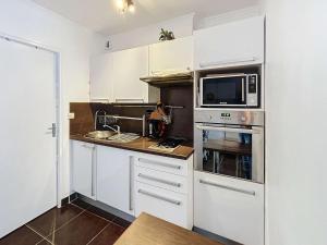 Appartement RDC près de la plage avec terrasse et Wi-Fi - FR-1-361-555