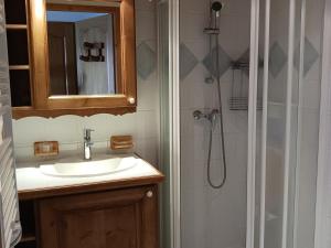 Spacieux 4 pièces au ski, 3 chambres, accès piscine - FR-1-411-948