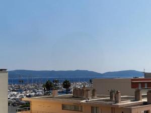 Charmant appart climatisé 2 chambres avec terrasse et cuisine équipée - FR-1-100-344