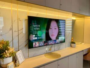 Casa Eleganza at Fame Residences - 1BR corner unit, CBD, Gym, Pool, WiFi, Great View