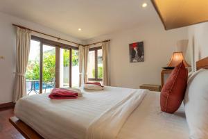 Surin 4-Bed Luxury Retreat with Private Pool V131