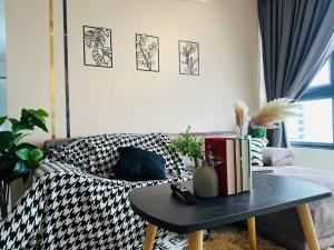 MVD41#Family Suite 8pax 3 Rooms M Vertica Velocity Mall Cheras IKEA Mytown Short Walk to MRT & LRT Maluri