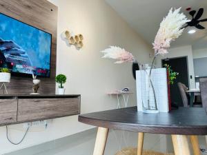 MVD41#Family Suite 8pax 3 Rooms M Vertica Velocity Mall Cheras IKEA Mytown Short Walk to MRT & LRT Maluri