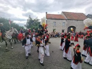 groot authentiek en charmante woning, 250 vierkante meter, panoramisch vergezicht, zonsondergang, dicht bij Dinant, Maredsous en Namen - Thy-le-Bauduin